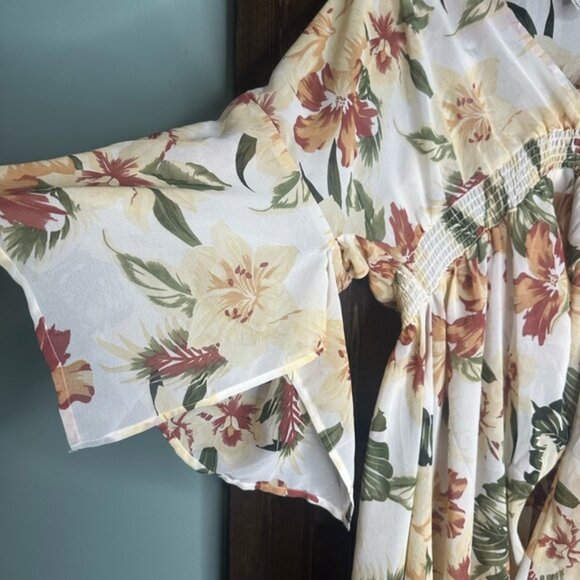 EUC•Live4Truth•1x•made in India•sheer•Hi LoCream color floral bell sleeve top - Picture 4 of 5